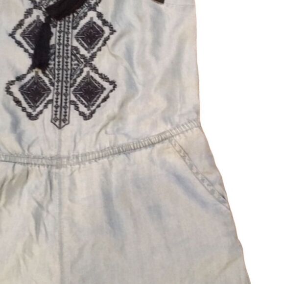 NWT  New Crown & Ivy sleeveless Embroidered chambray romper XS - Picture 7 of 10